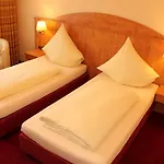 Stadthotel Отель Аугсбург